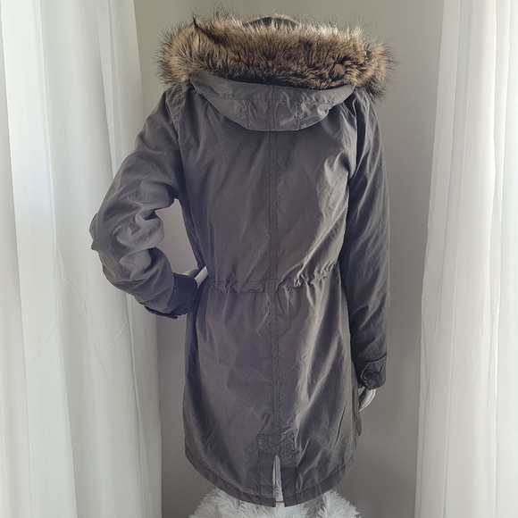 Abercrombie & Fitch Faux Shearling Lined Parka - Picture 2 of 9